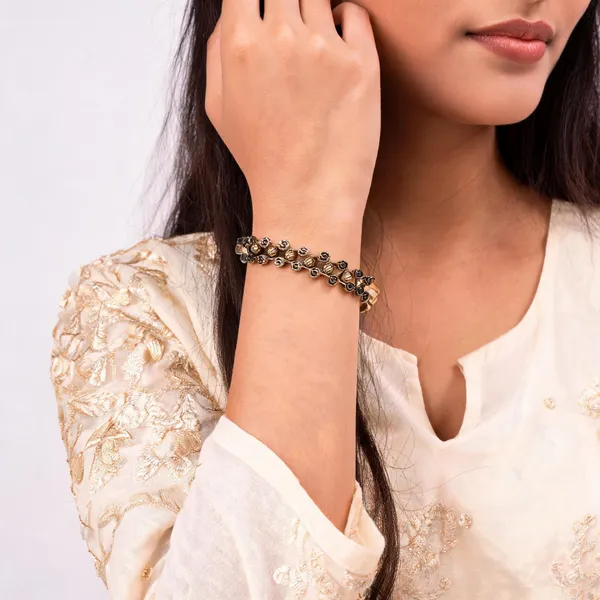 Gold_Tone_Black_Beaded_Chain_Bracelet