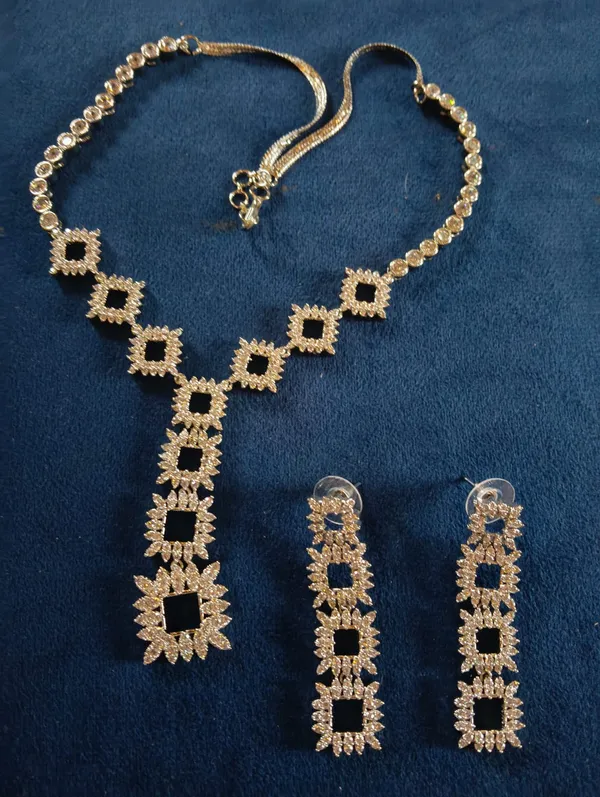 Premium_Royal_Modern_All_Pure_White_American_Diamond_Studded_Square_&_Round_Designed_Necklace_Set