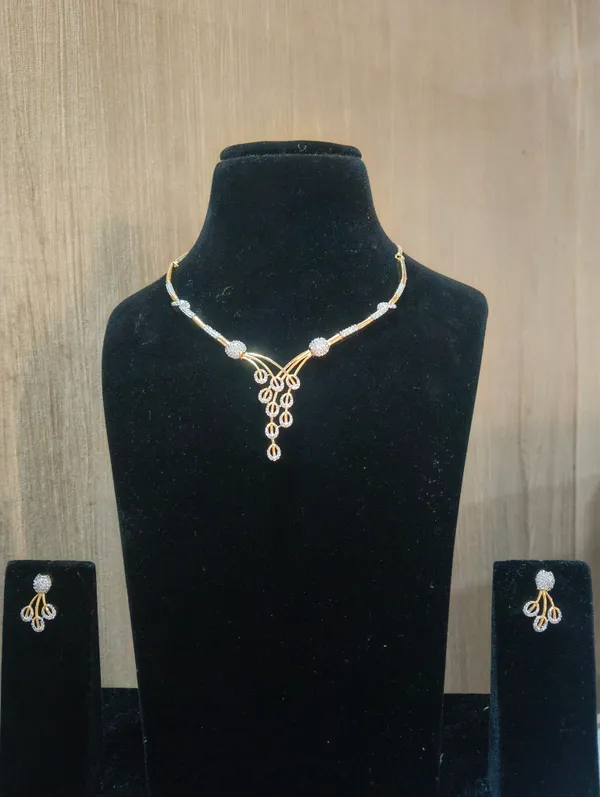 Golden_Plated_V-Shaped_CZ_Pendant_Set