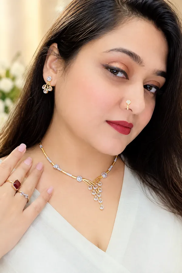 Golden_Plated_V-Shaped_CZ_Pendant_Set