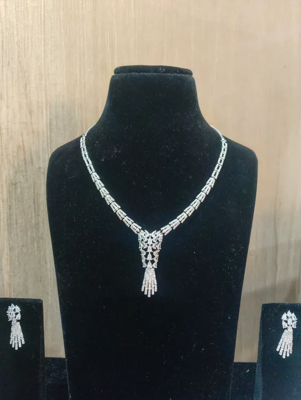 Silver_Rhodium_V-Shaped_CZ_Necklace_Set