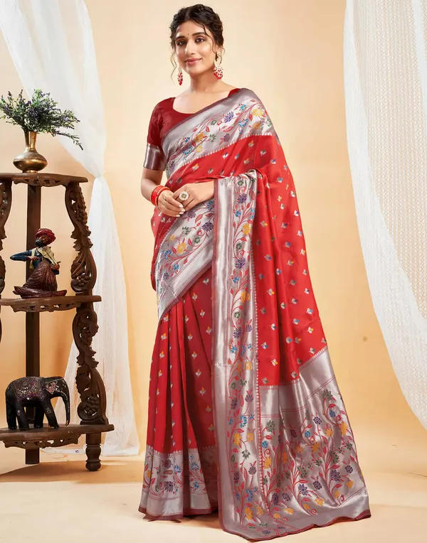 Red_Floral_Embroidered_Saree_For_Women
