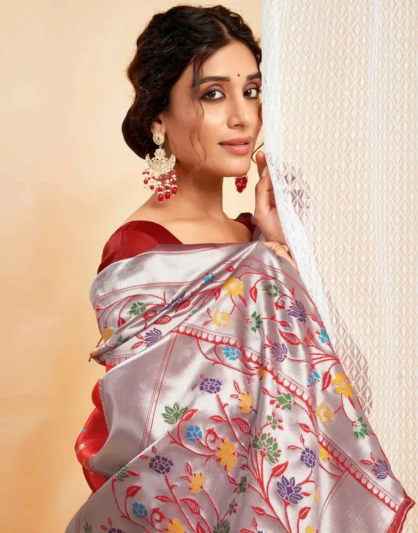 Red_Floral_Embroidered_Saree_For_Women