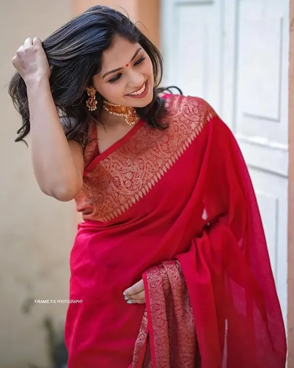 Red_Woven_Border_Saree_For_Women