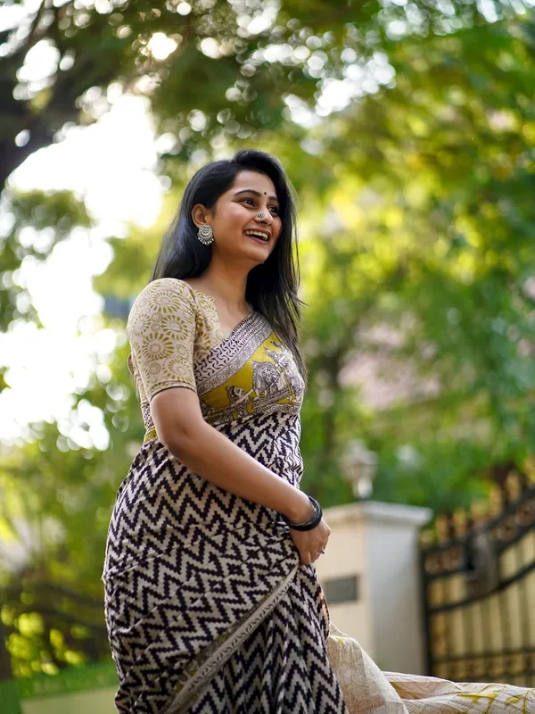 Black_Printed_Saree_For_Women