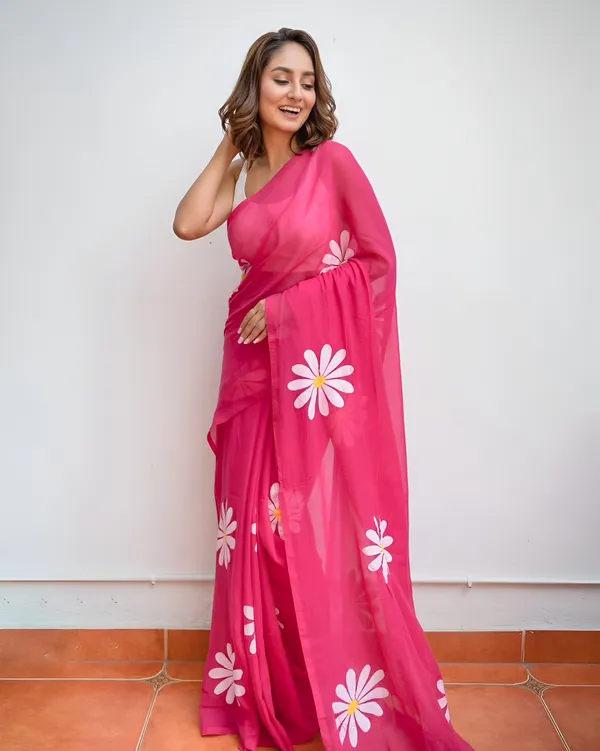 Pink_Floral_Print_Saree_For_Women