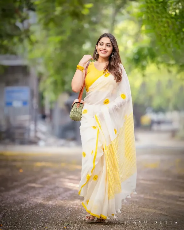White_Printed_Saree_With_Yellow_Border_For_Women