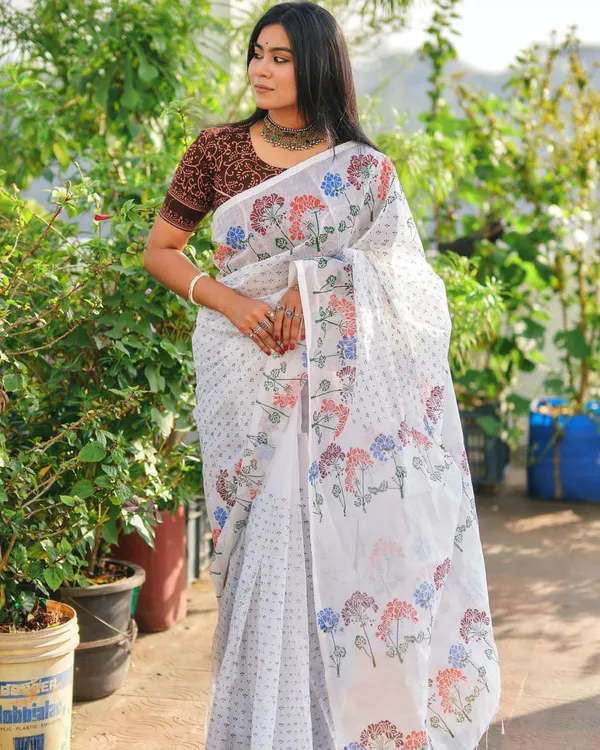 Off_White_Floral_Print_Saree_For_Women