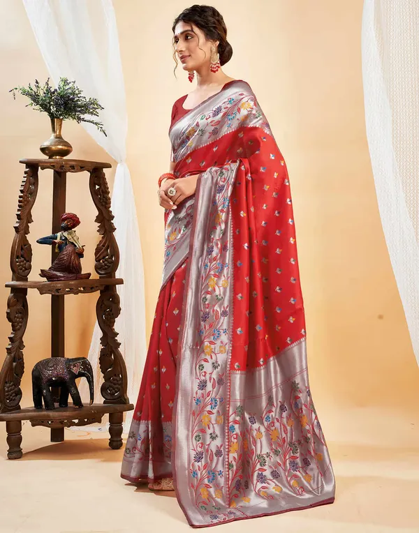 Red_Floral_Embroidered_Saree_For_Women