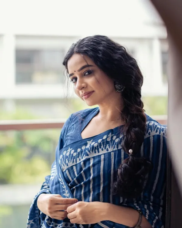 Blue_Striped_Printed_Saree_For_Women