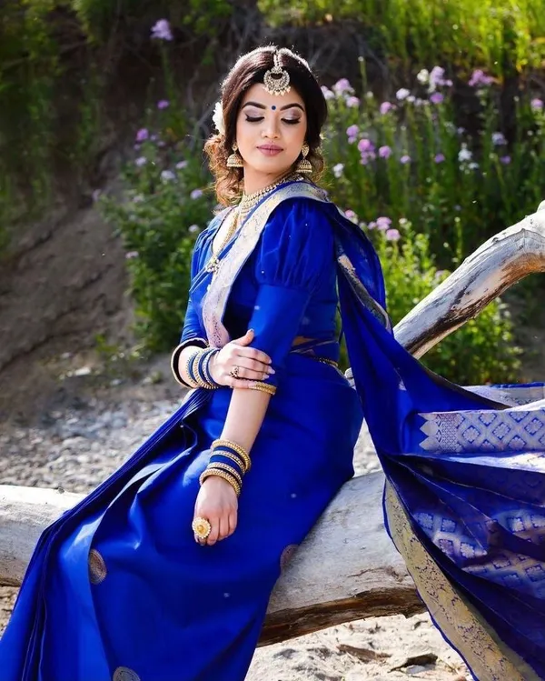 Blue_Woven_Saree_With_Zari_Border_For_Women