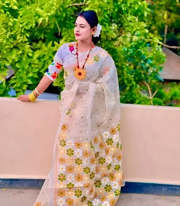 White_Floral_Print_Saree_For_Women