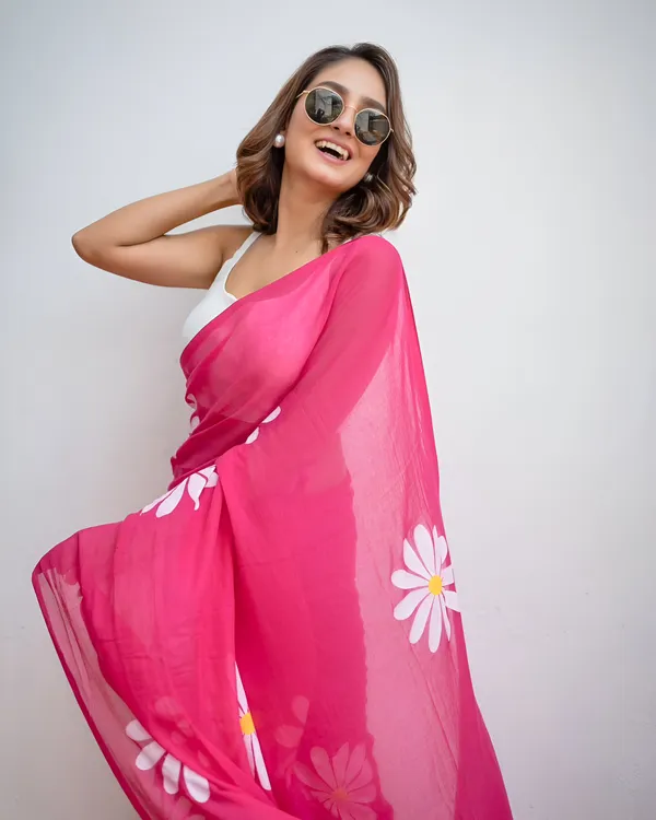 Pink_Floral_Print_Saree_For_Women