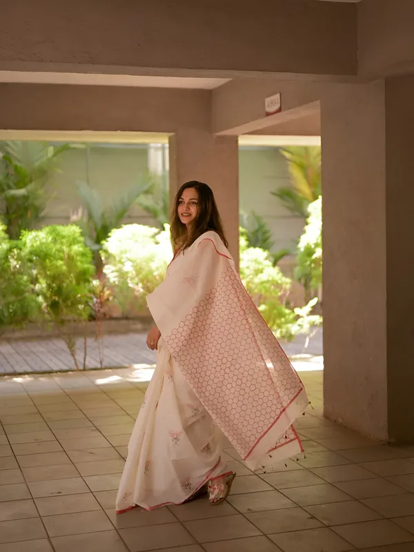 Off_White_Printed_Saree_For_Women