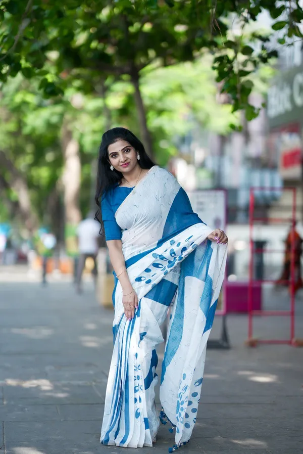 Blue_White_Printed_Saree_For_Women