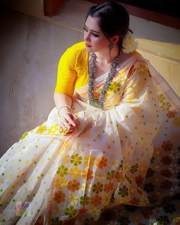 White_Floral_Print_Saree_For_Women