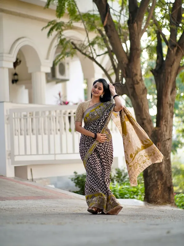 Black_Printed_Saree_For_Women