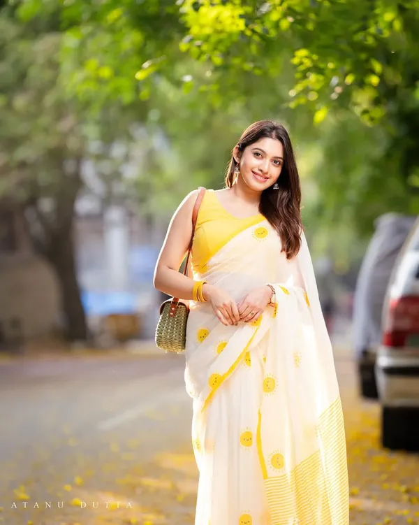 White_Printed_Saree_With_Yellow_Border_For_Women