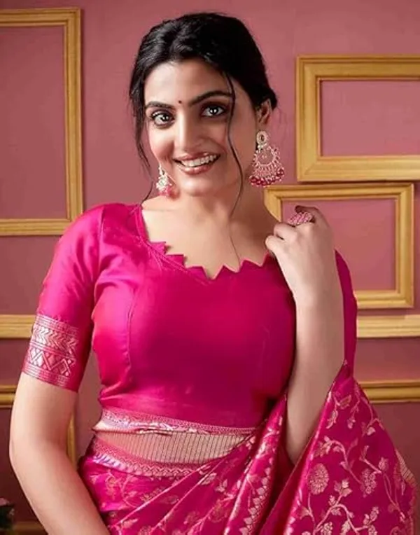 Magenta_Woven_Pattern_Saree_For_Women
