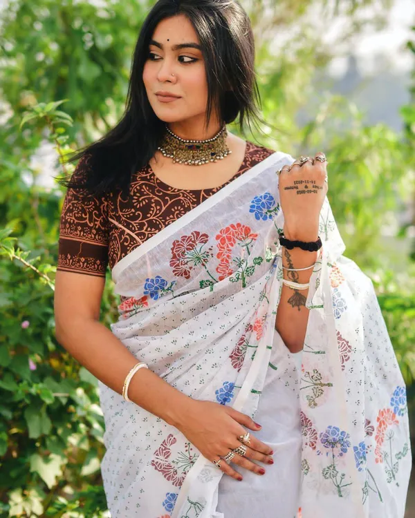 Off_White_Floral_Print_Saree_For_Women