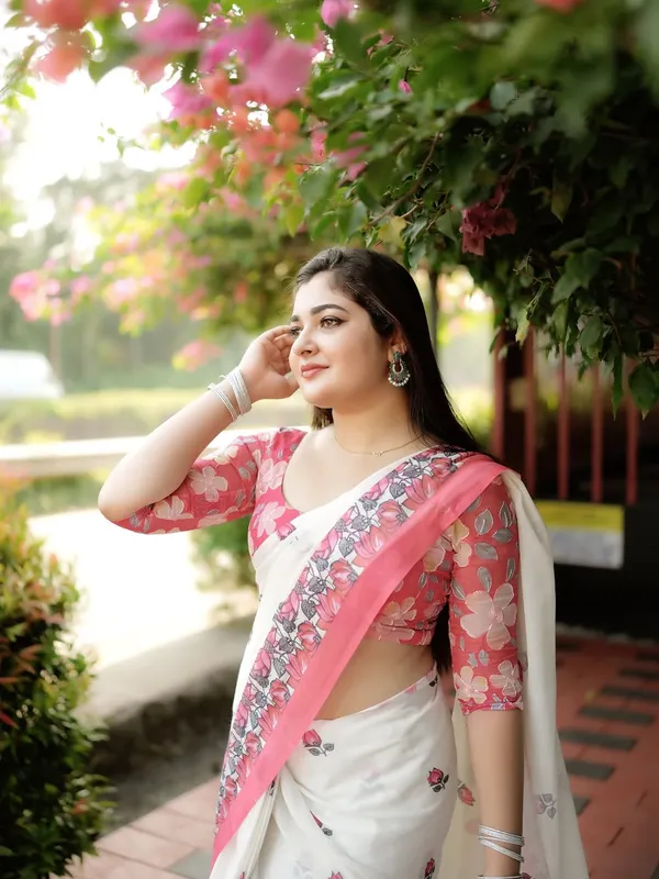 White_Pink_Floral_Print_Saree_For_Women