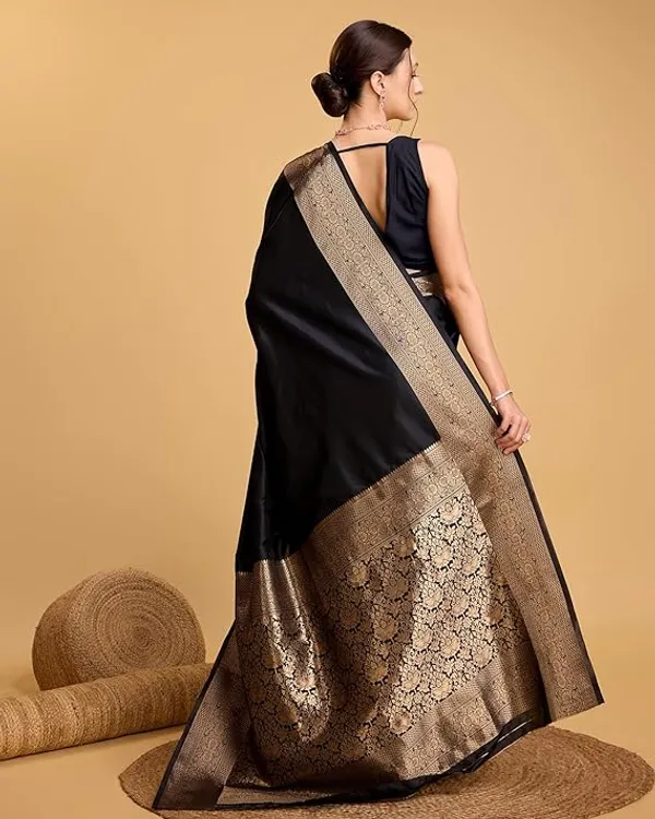 Black_Gold_Border_Woven_Saree_For_Women