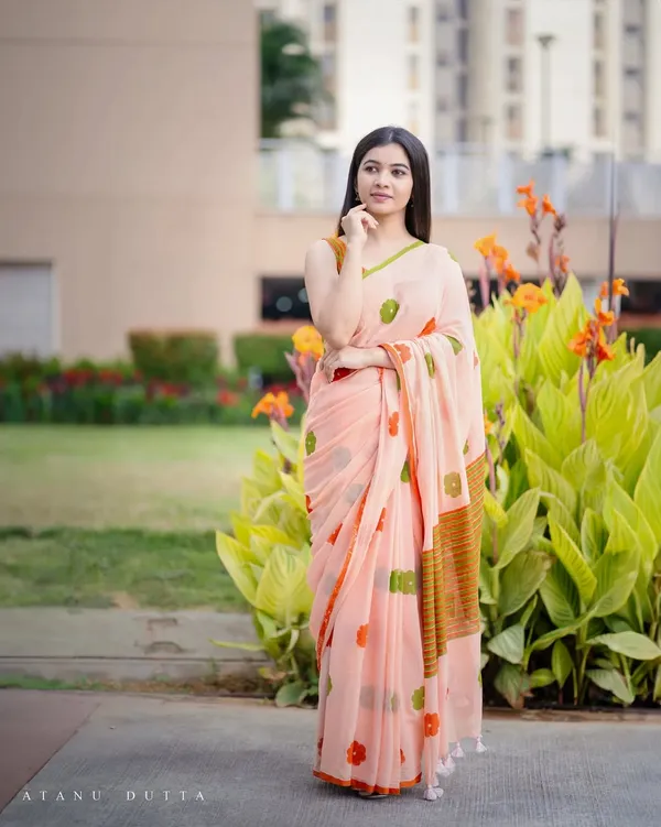 Pink_Textured_Floral_Saree_For_Women