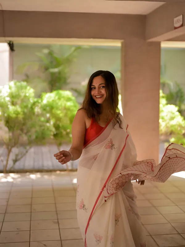 Off_White_Printed_Saree_For_Women