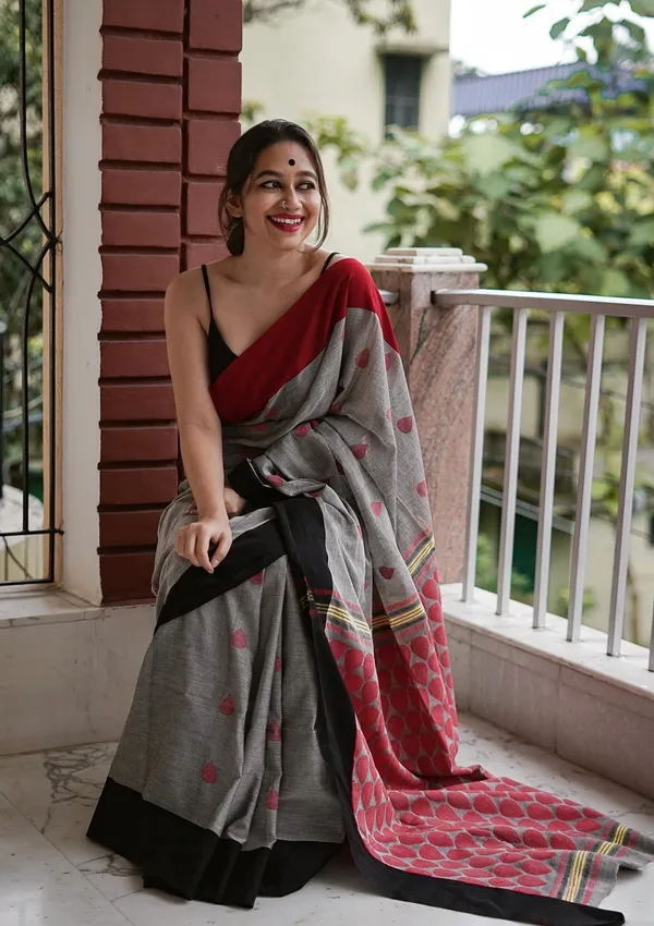 Grey_Textured_Printed_Saree_For_Women