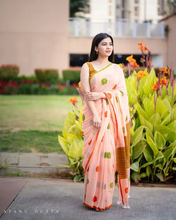 Pink_Textured_Floral_Saree_For_Women