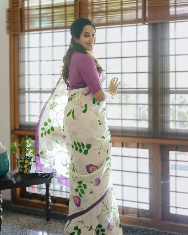 White_And_Purple_Linen_Cotton_Saree_For_Women
