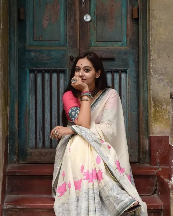 Pink_Floral_Print_Saree_For_Women