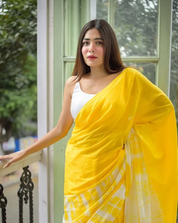Yellow_Sheer_Printed_Saree_For_Women