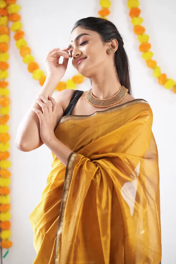 Mustard_Saree_With_Black_Border_For_Women