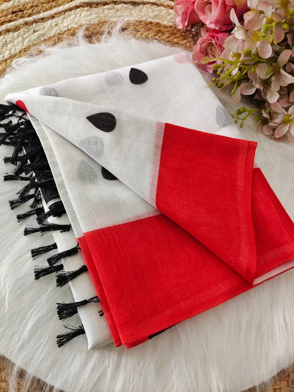 White_Printed_Saree_With_Red_Border_For_Women