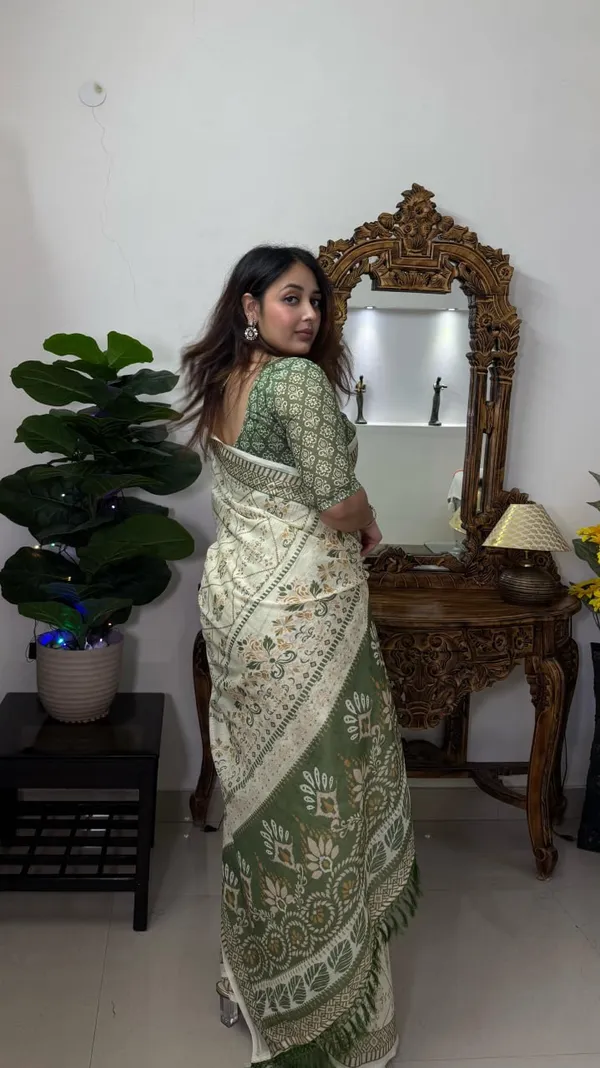 Ivory_Green_Printed_Saree_For_Women