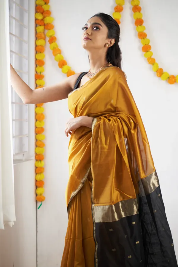 Mustard_Saree_With_Black_Border_For_Women