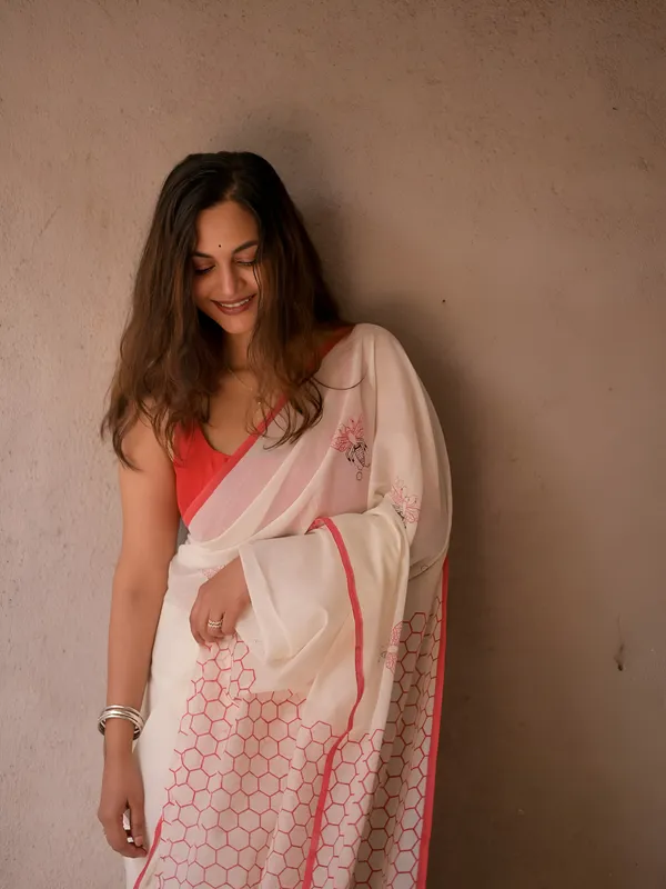 Off_White_Printed_Saree_For_Women