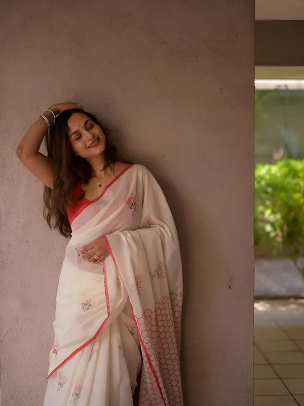 Off_White_Printed_Saree_For_Women