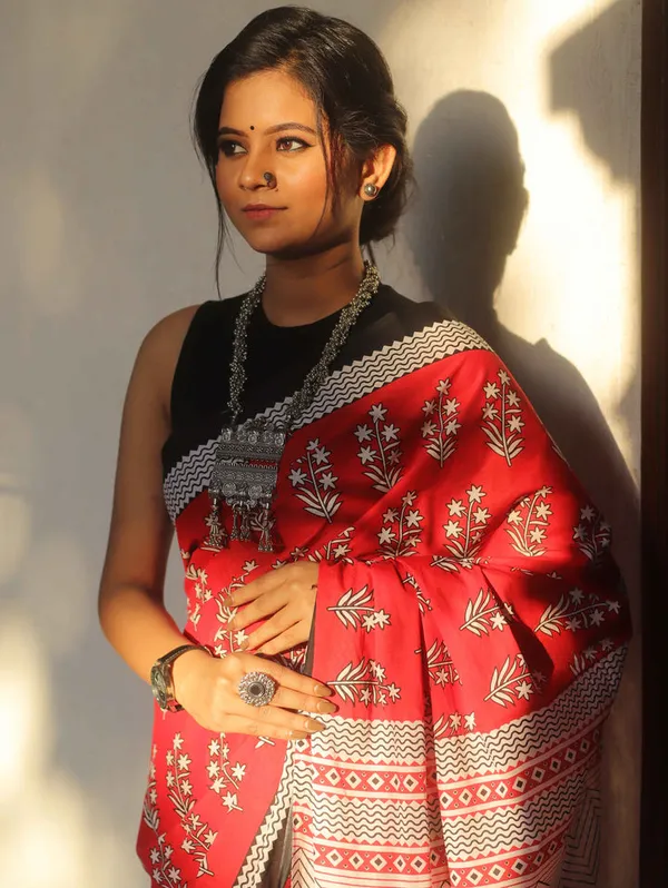 Red_Floral_Printed_Saree_For_Women