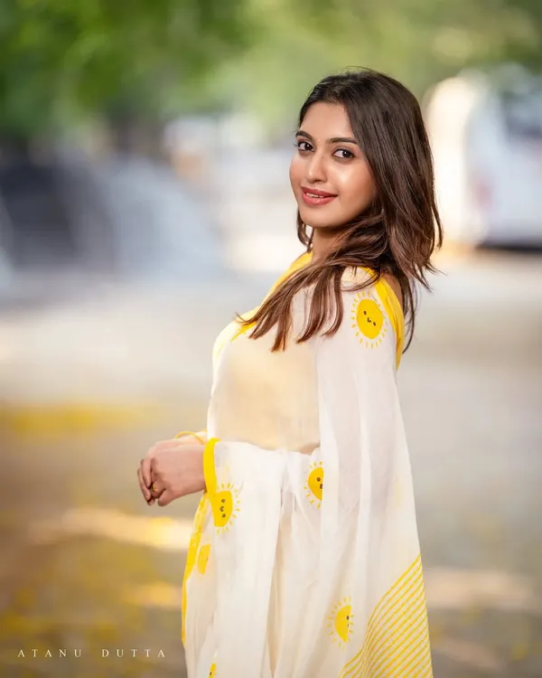 White_Printed_Saree_With_Yellow_Border_For_Women