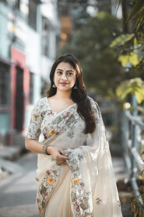 White_Floral_Print_Saree_For_Women