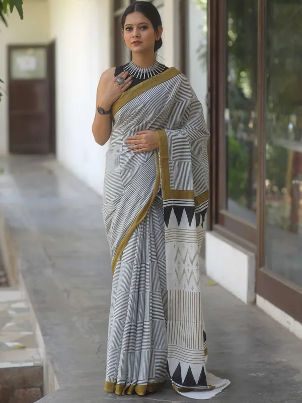 Black_And_White_Geometric_Printed_Saree_For_Women