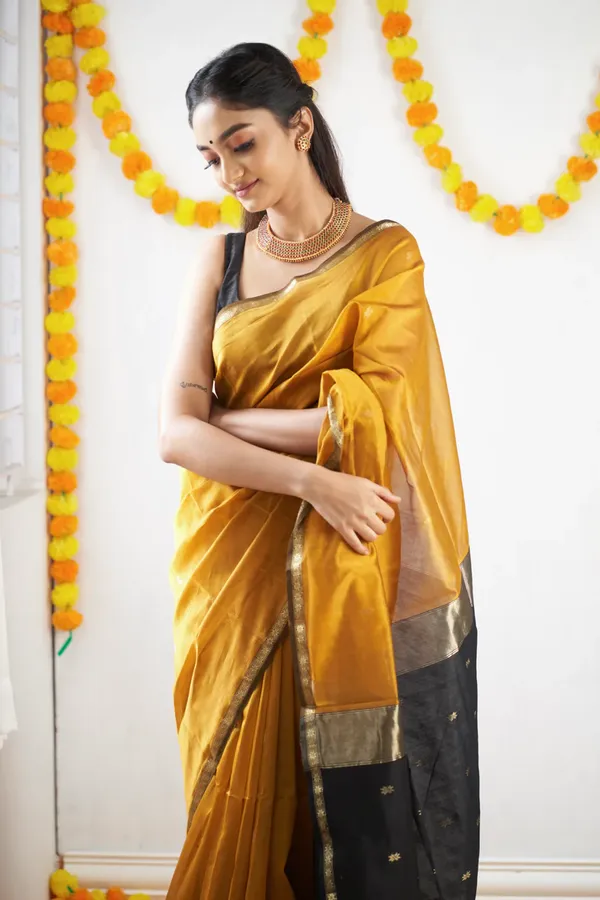 Mustard_Saree_With_Black_Border_For_Women