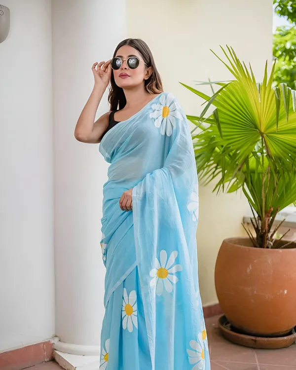 Blue_Floral_Print_Saree_For_Women