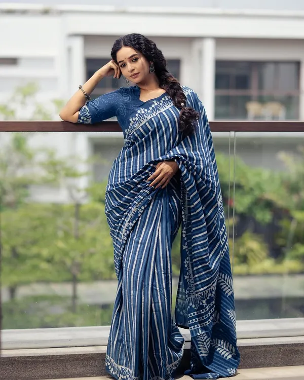 Blue_Striped_Printed_Saree_For_Women
