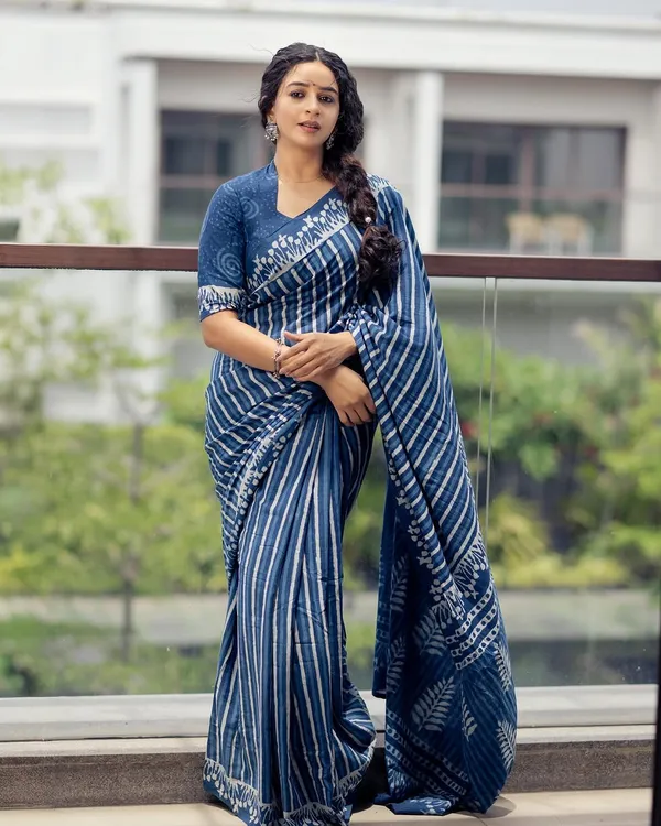 Blue_Striped_Printed_Saree_For_Women