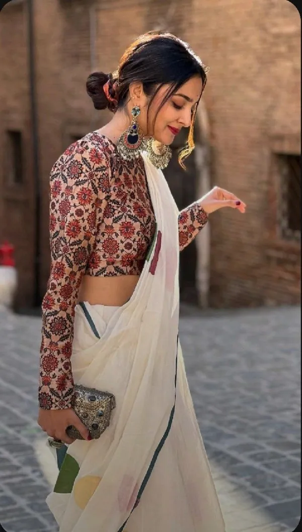 Cream_Printed_Saree_For_Women