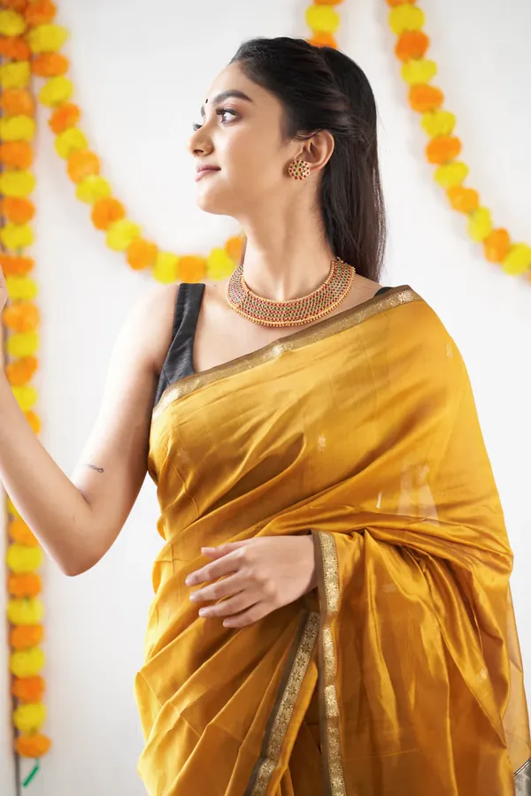 Mustard_Saree_With_Black_Border_For_Women