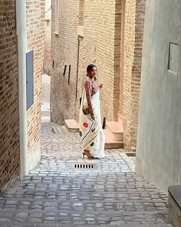 Cream_Printed_Saree_For_Women
